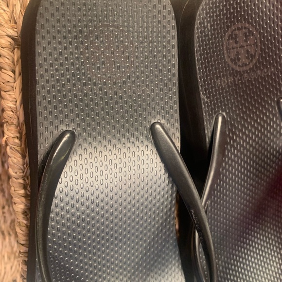 Tory Burch size 9 flip flops - Picture 4 of 6
